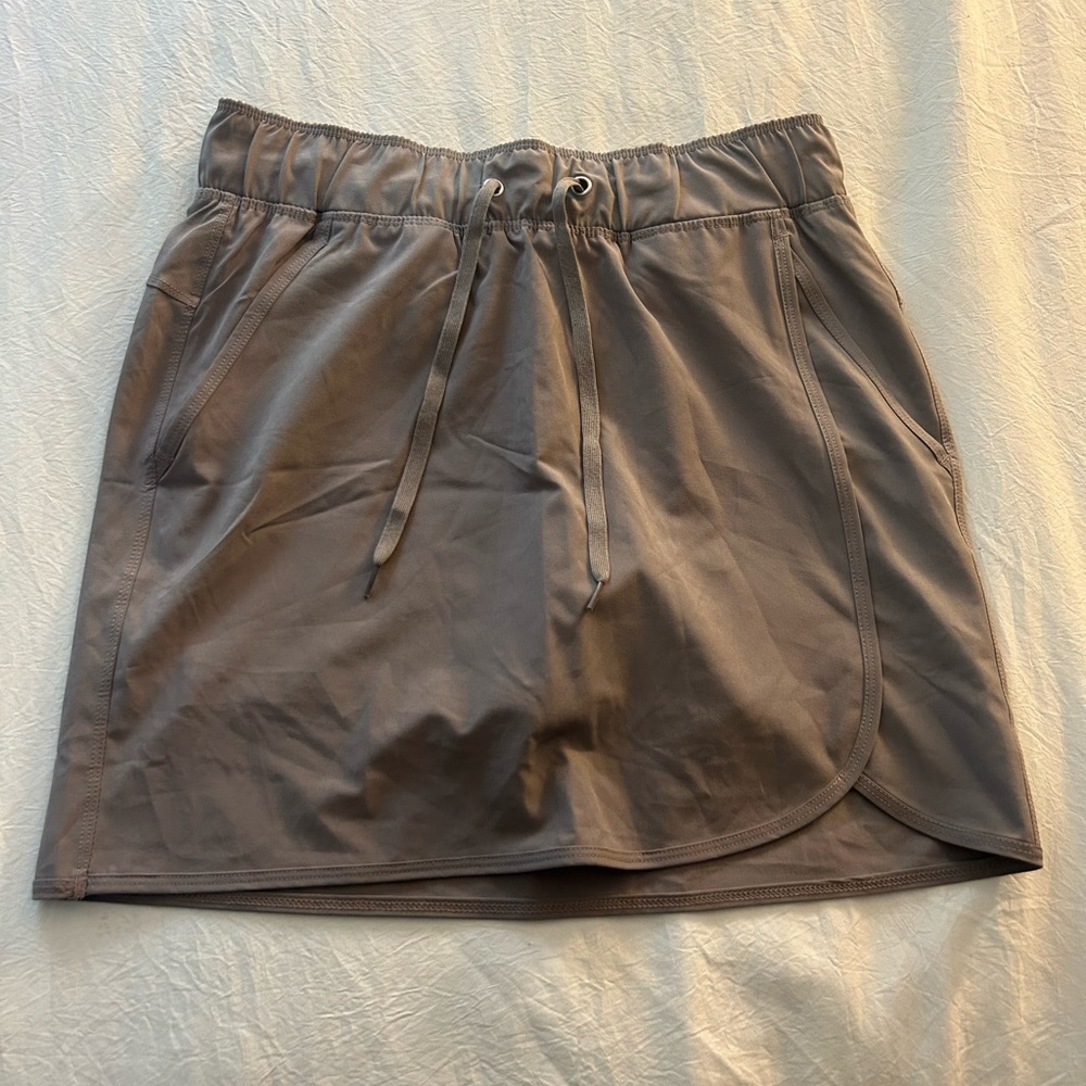 Golfing skirt with built-in shorts